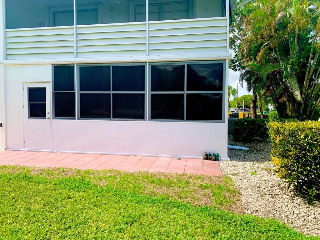 81 Kingswood E West Palm Beach FL 33417