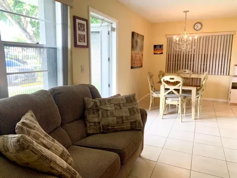 81 Kingswood E West Palm Beach FL 33417