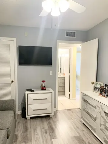 81 Kingswood E West Palm Beach FL 33417
