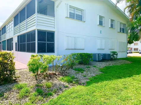 81 Kingswood E West Palm Beach FL 33417