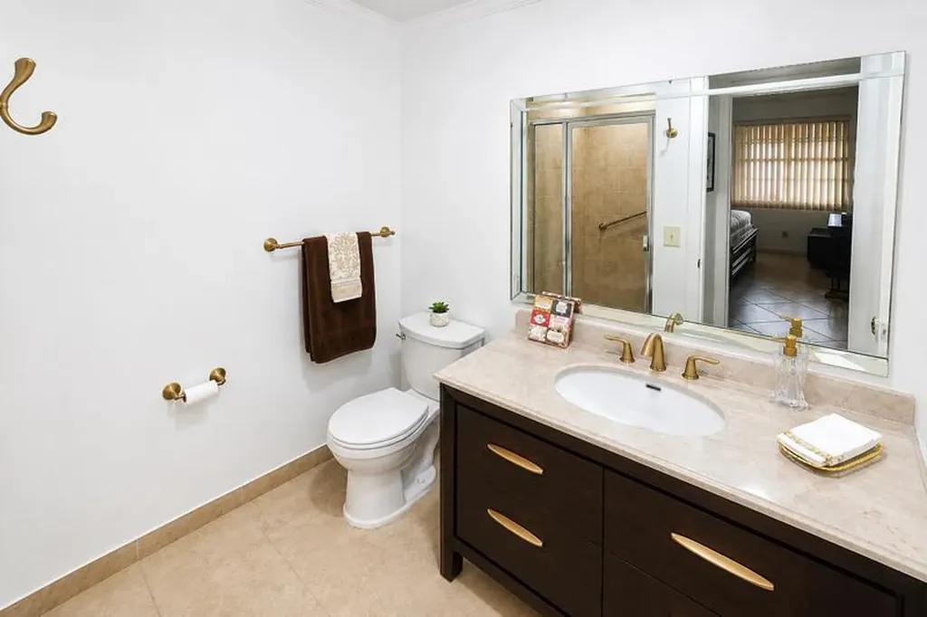 567 Burgundy L Delray Beach FL 33484