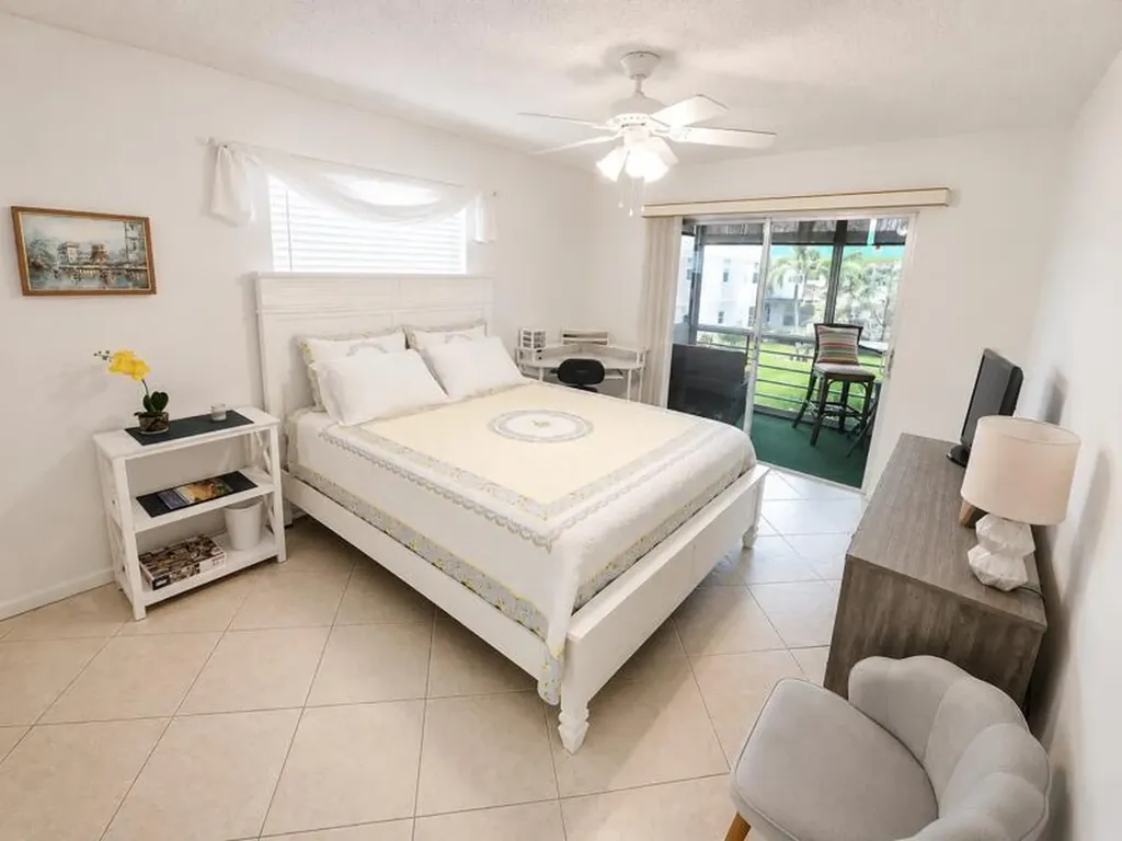 567 Burgundy L Delray Beach FL 33484