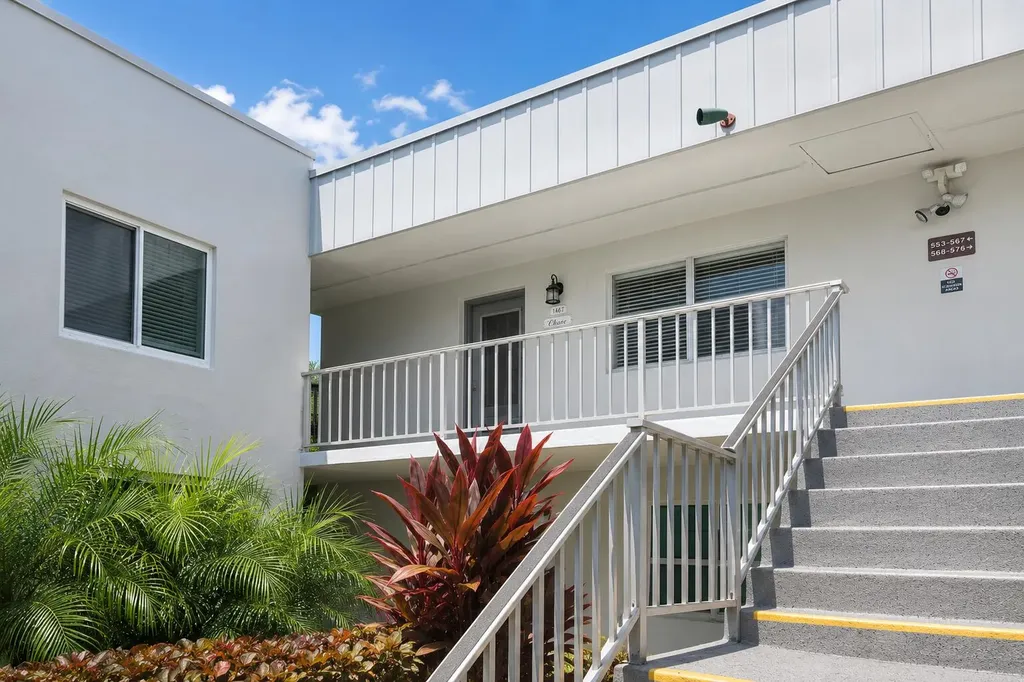 567 Burgundy L Delray Beach FL 33484