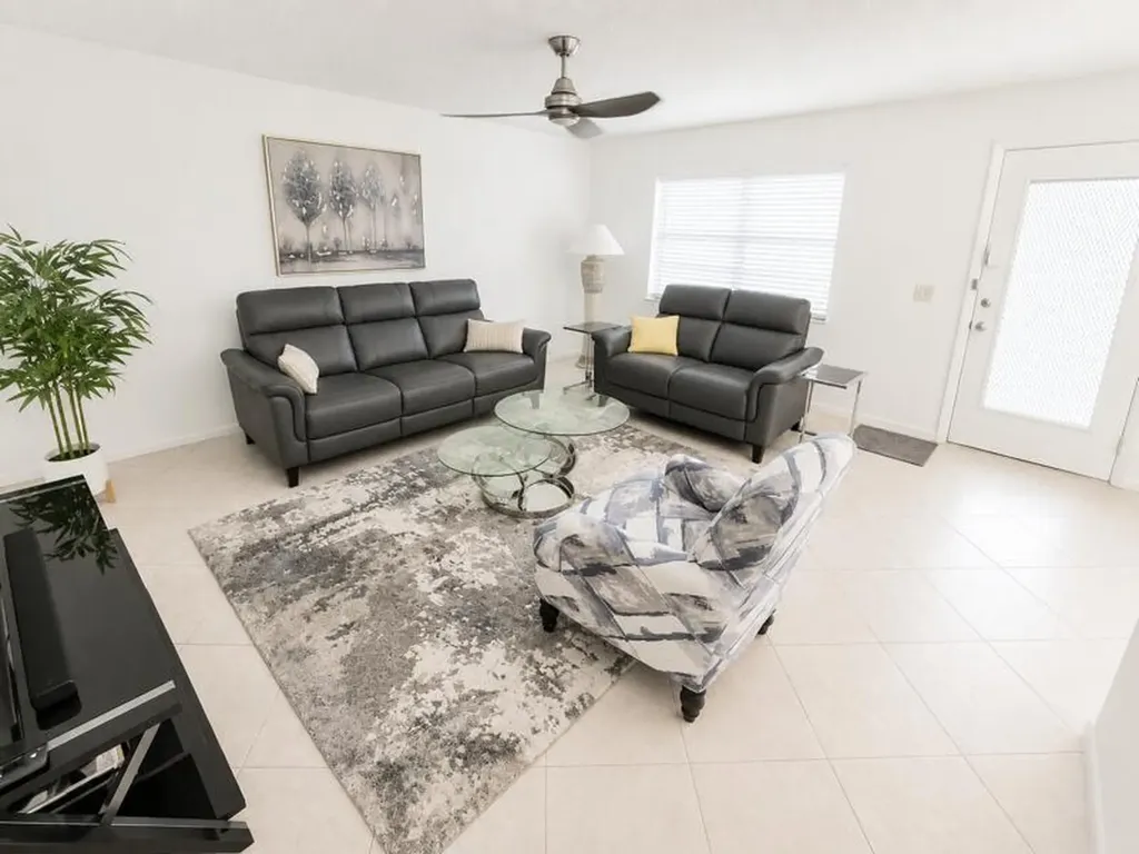 567 Burgundy L Delray Beach FL 33484