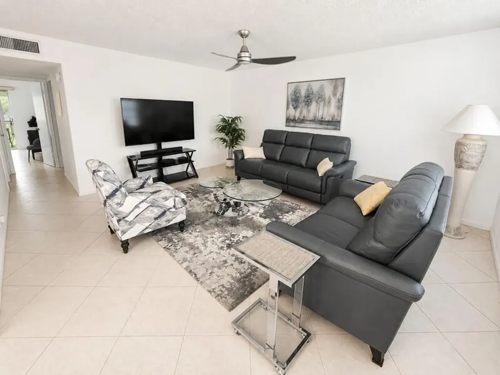 567 Burgundy L Delray Beach FL 33484
