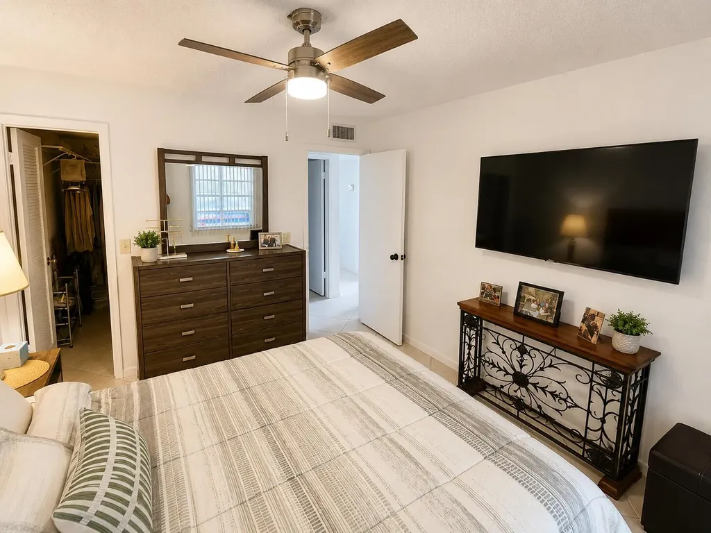 567 Burgundy L Delray Beach FL 33484