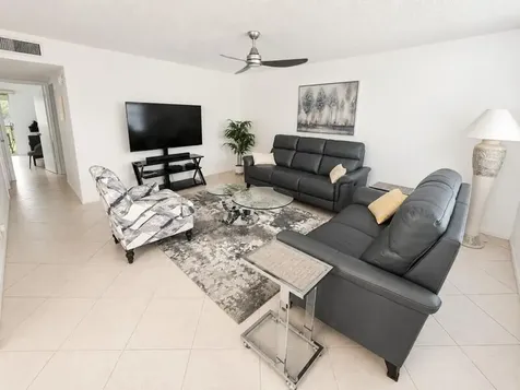 567 Burgundy L Delray Beach FL 33484