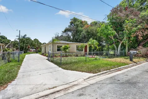 426 N 19th Street Fort Pierce FL 34950