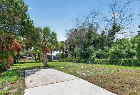 426 N 19th Street Fort Pierce FL 34950
