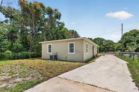 426 N 19th Street Fort Pierce FL 34950