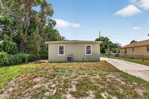426 N 19th Street Fort Pierce FL 34950