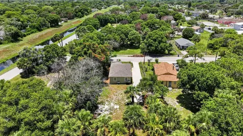 426 N 19th Street Fort Pierce FL 34950