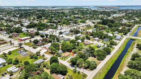 426 N 19th Street Fort Pierce FL 34950