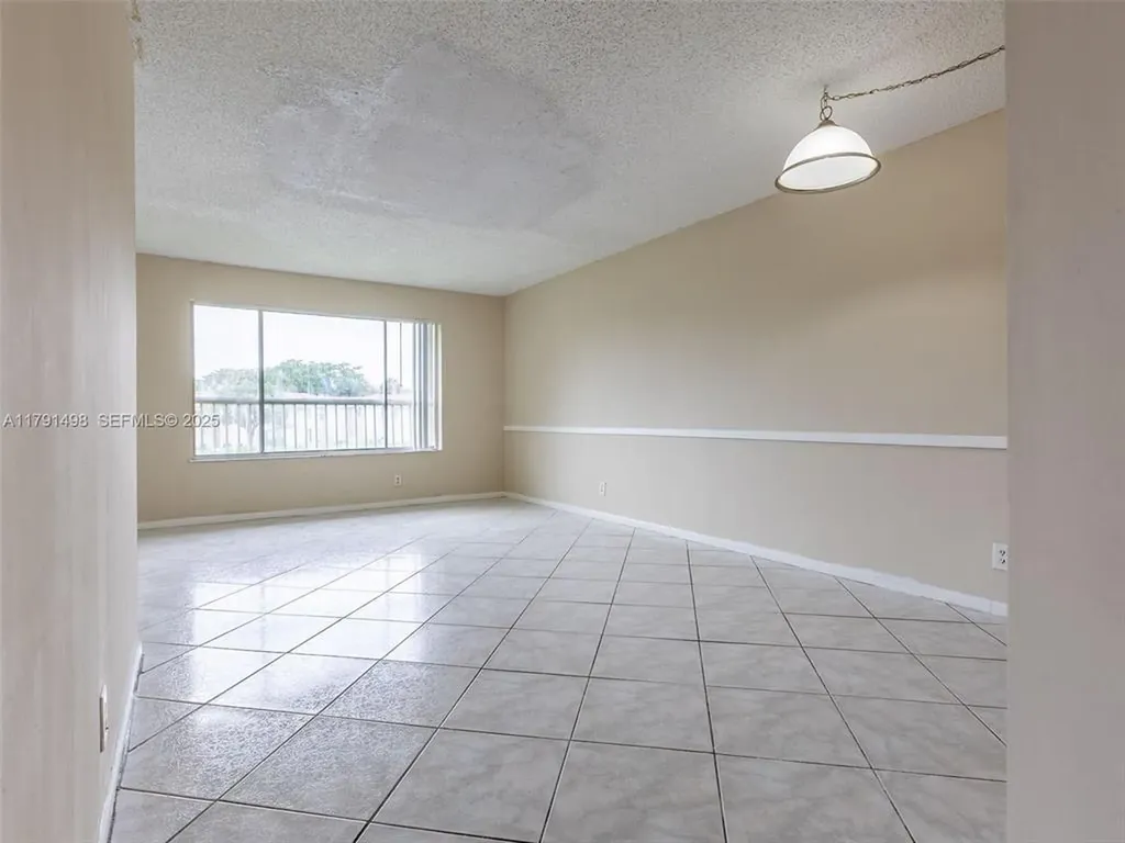 10106 Twin Lakes Drive Coral Springs FL 33071