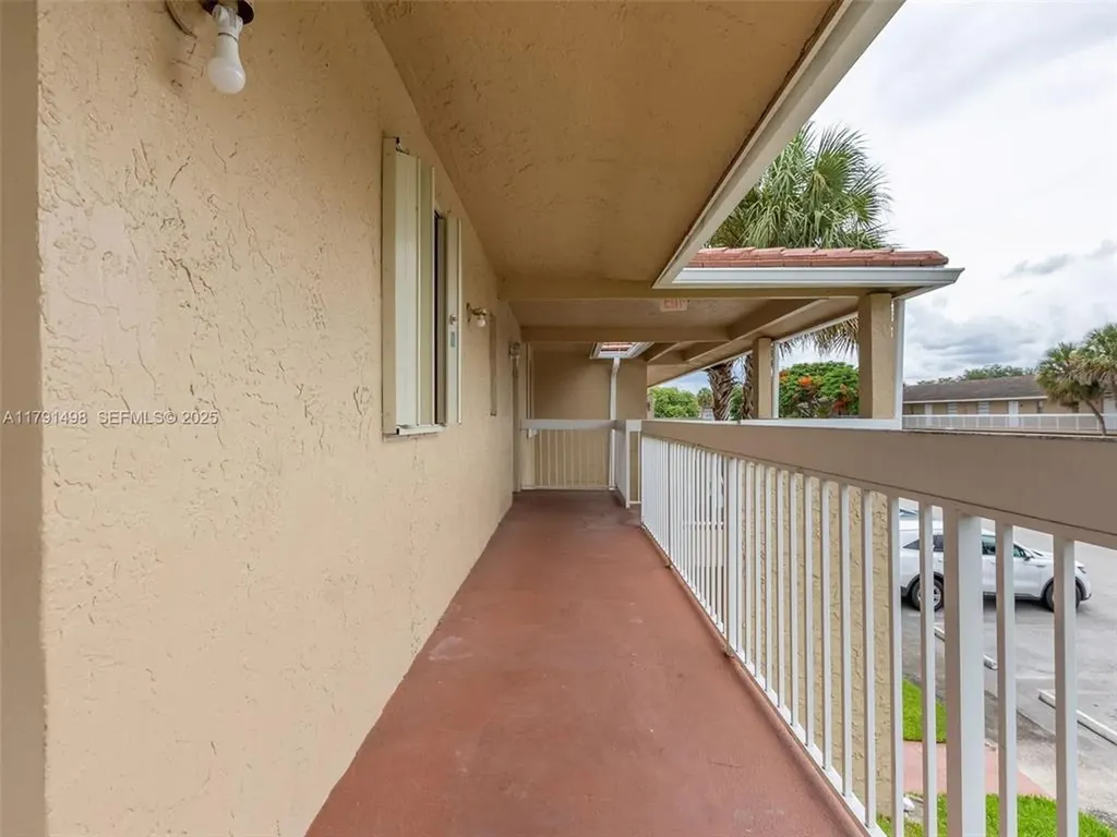10106 Twin Lakes Drive Coral Springs FL 33071