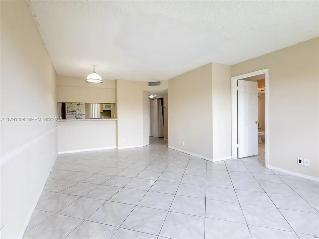 10106 Twin Lakes Drive Coral Springs FL 33071
