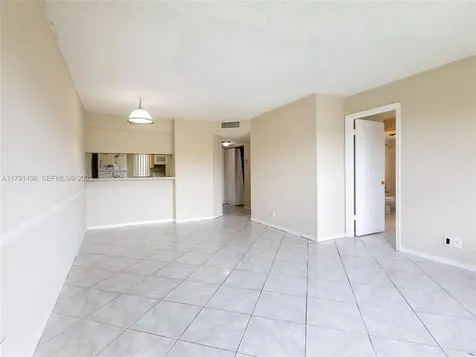 10106 Twin Lakes Drive Coral Springs FL 33071