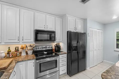 2898 SW 22nd Circle Delray Beach FL 33445