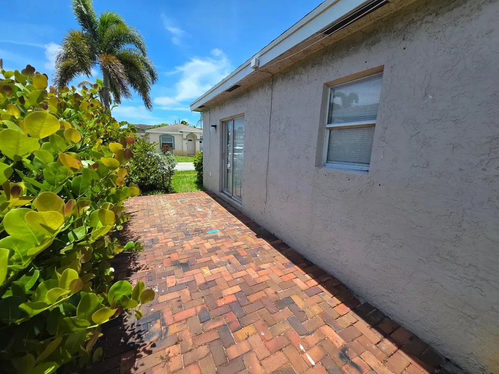 569 E Ridge Circle N Boynton Beach FL 33435