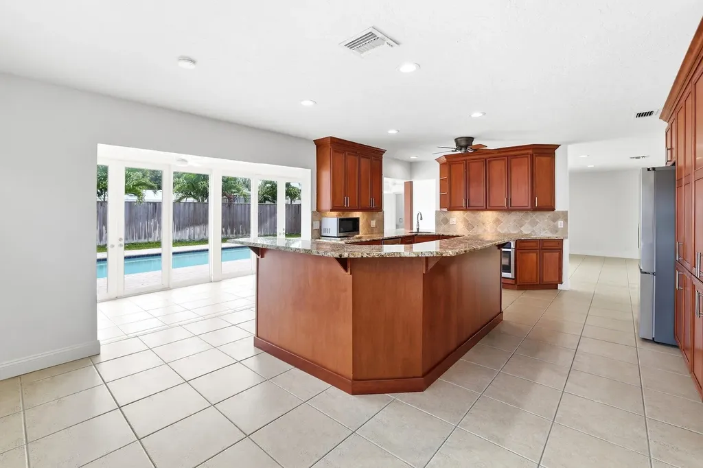701 SW 27th Place Boynton Beach FL 33435