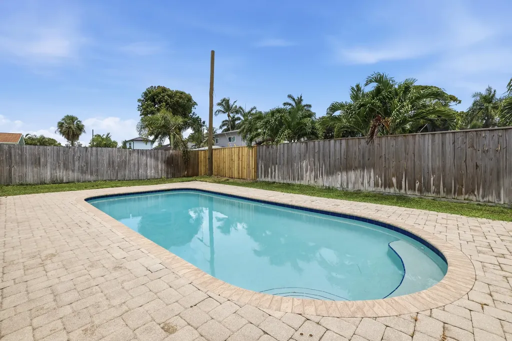 701 SW 27th Place Boynton Beach FL 33435