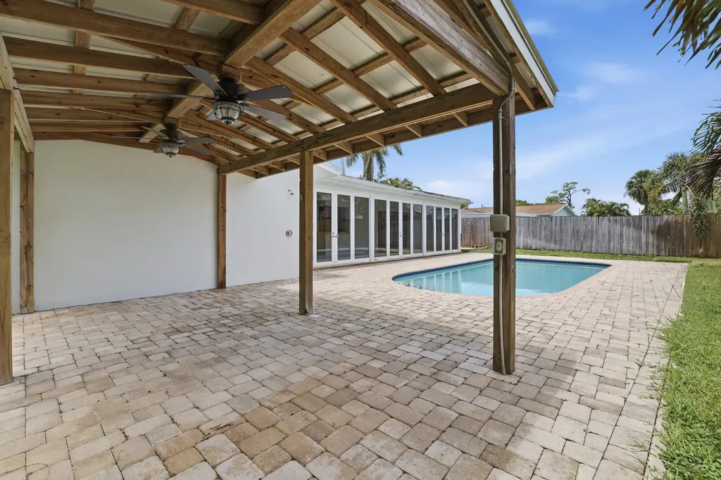 701 SW 27th Place Boynton Beach FL 33435