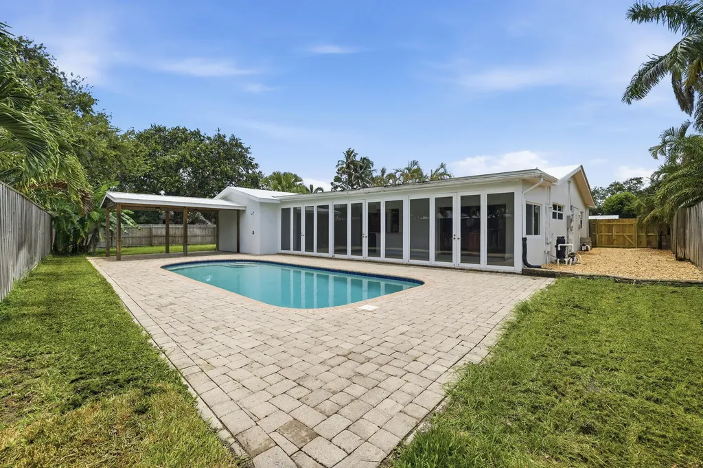 701 SW 27th Place Boynton Beach FL 33435