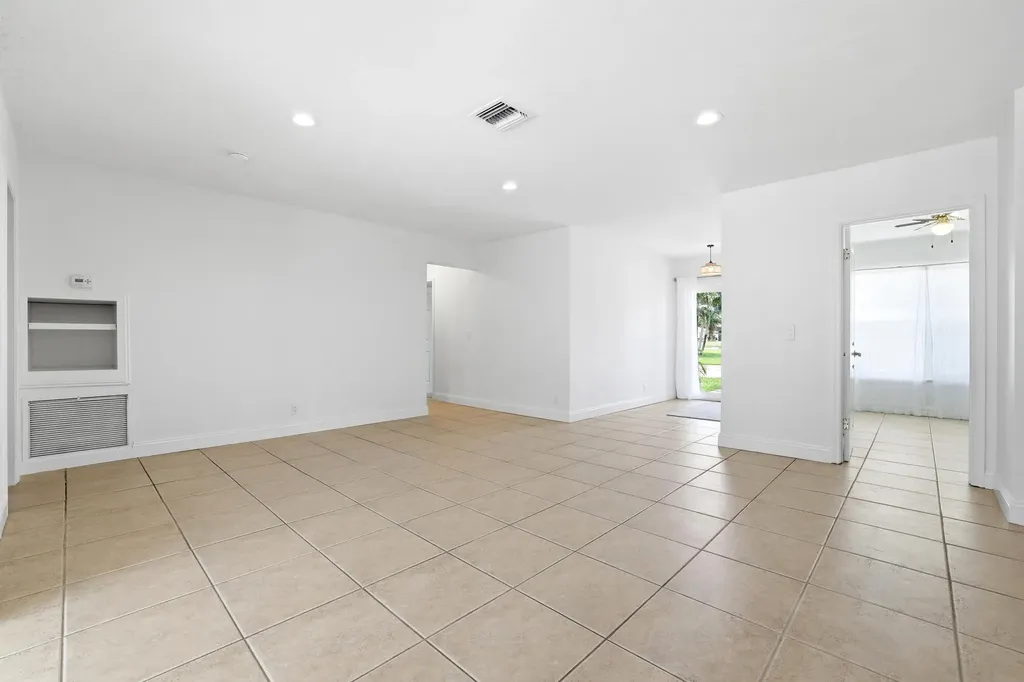 701 SW 27th Place Boynton Beach FL 33435