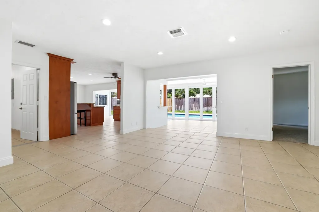 701 SW 27th Place Boynton Beach FL 33435
