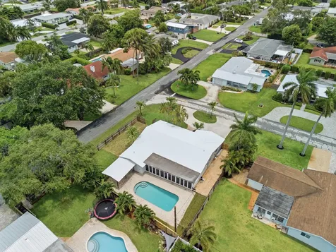 701 SW 27th Place Boynton Beach FL 33435
