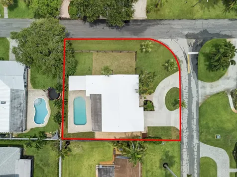 701 SW 27th Place Boynton Beach FL 33435