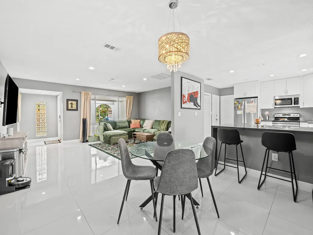 10497 NW 4th Street Fort Lauderdale FL 33071