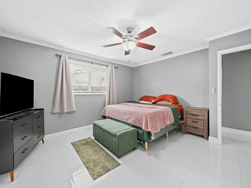 10497 NW 4th Street Fort Lauderdale FL 33071