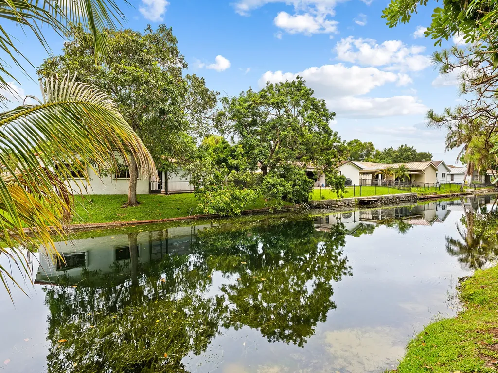 10497 NW 4th Street Fort Lauderdale FL 33071