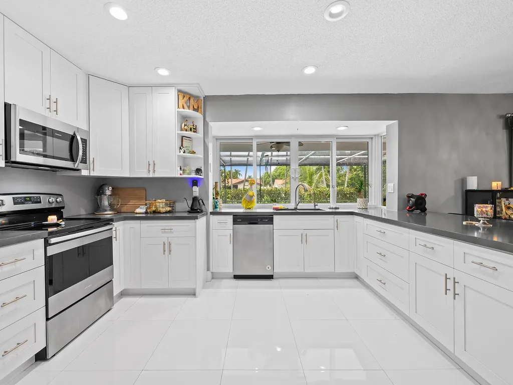 10497 NW 4th Street Fort Lauderdale FL 33071