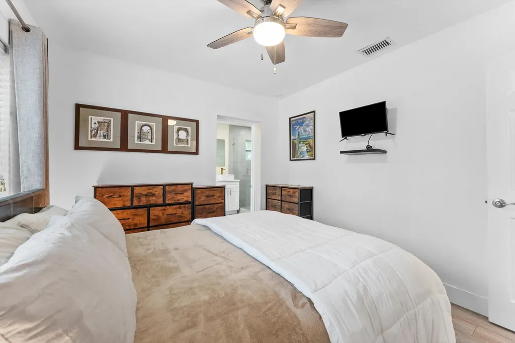 636 NE 16th Court Fort Lauderdale FL 33305