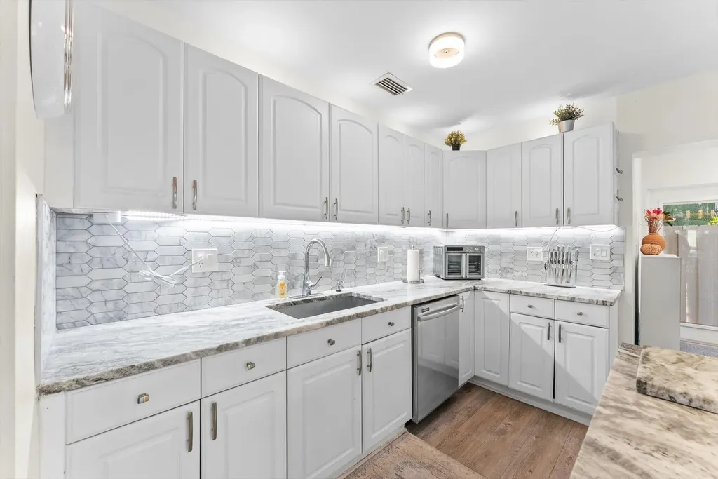 636 NE 16th Court Fort Lauderdale FL 33305