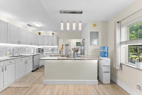 636 NE 16th Court Fort Lauderdale FL 33305