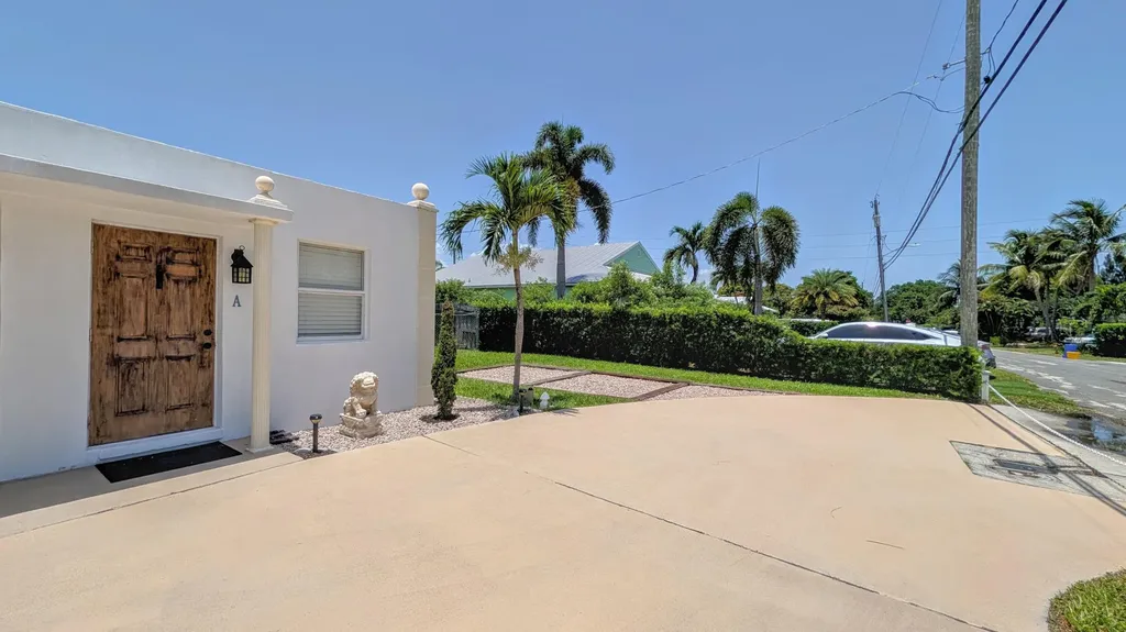 407 NW 7th Street Boynton Beach FL 33426