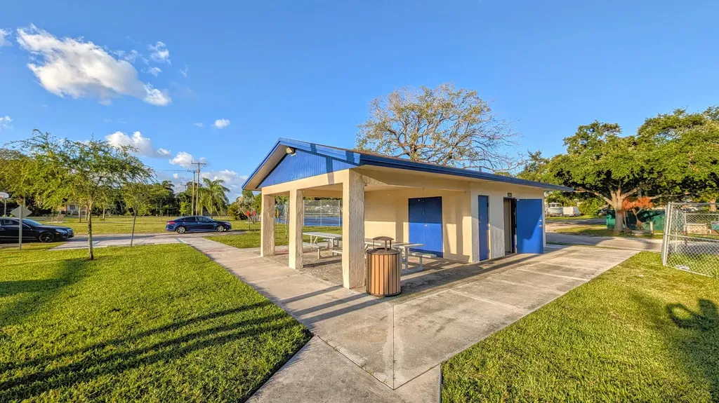 407 NW 7th Street Boynton Beach FL 33426