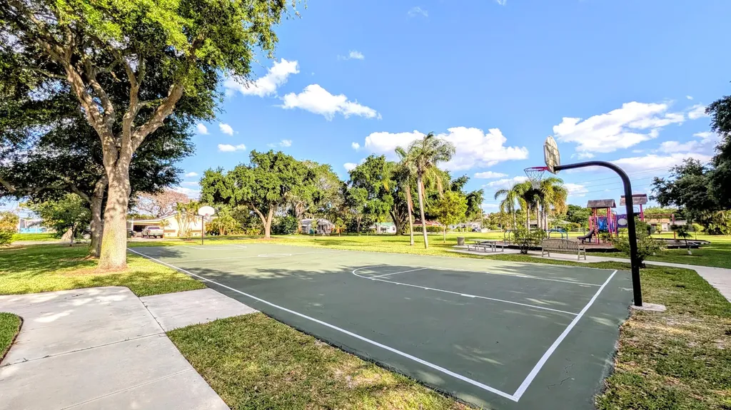407 NW 7th Street Boynton Beach FL 33426