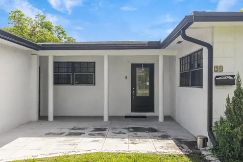 24 NW 42nd Terrace Plantation FL 33317
