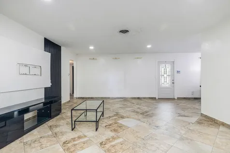 24 NW 42nd Terrace Plantation FL 33317