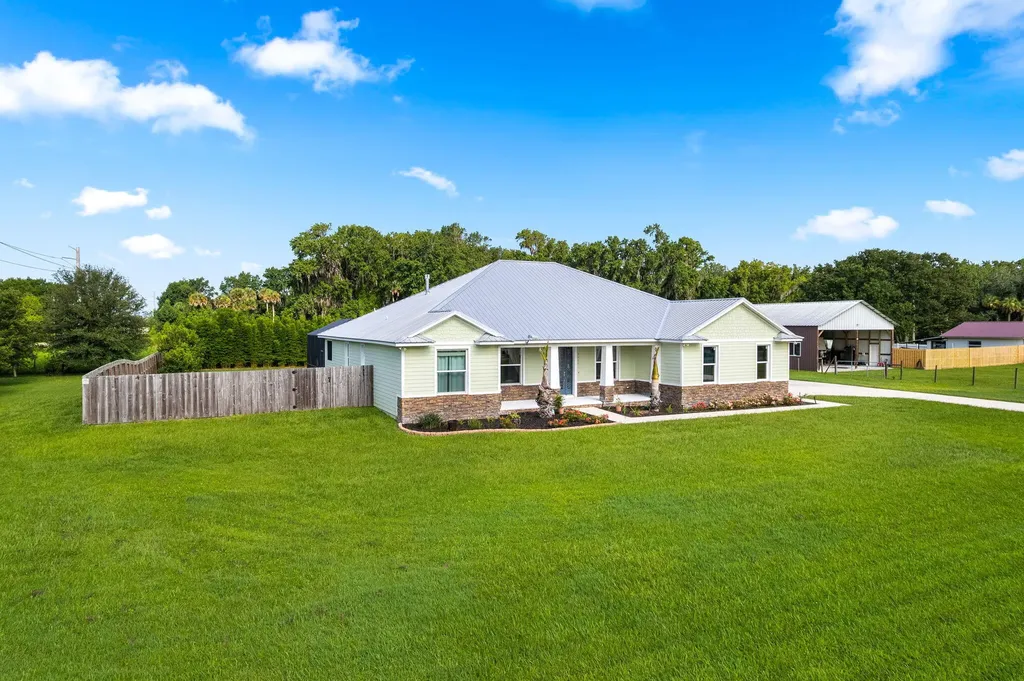 2520 Tammy Drive Mims FL 32754