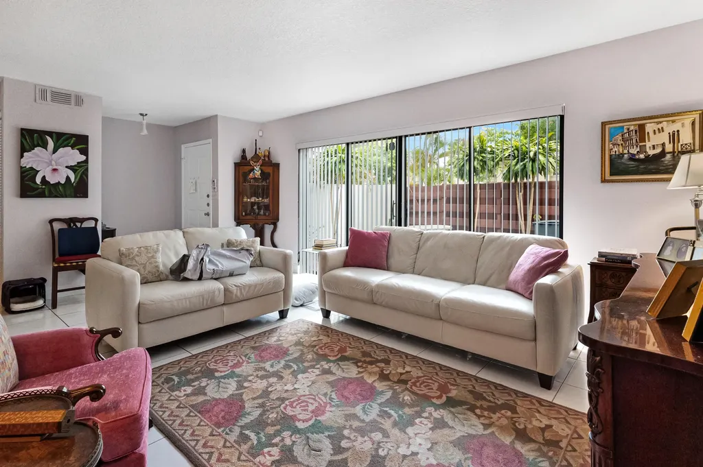 3015 Oaktree Lane Hollywood FL 33021