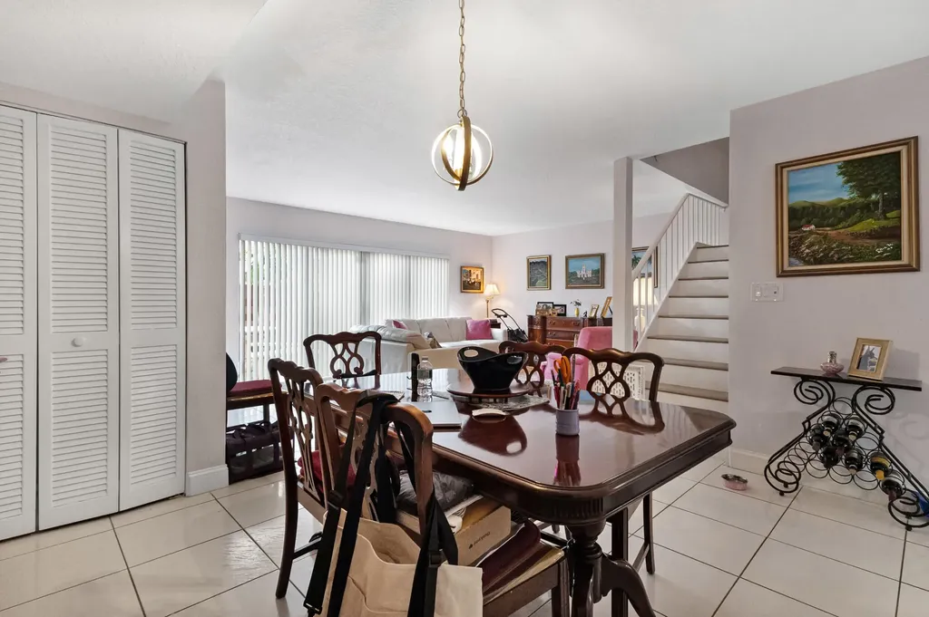 3015 Oaktree Lane Hollywood FL 33021
