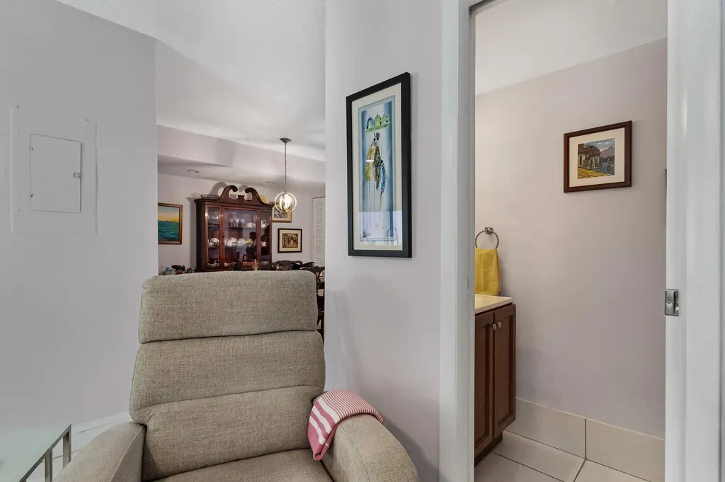 3015 Oaktree Lane Hollywood FL 33021