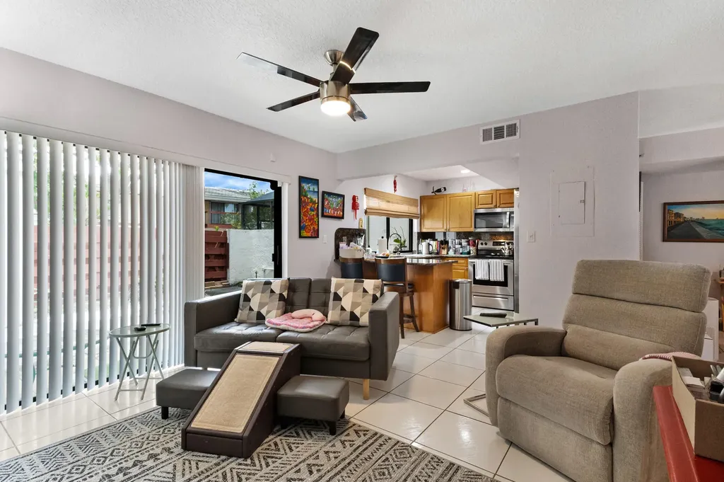 3015 Oaktree Lane Hollywood FL 33021