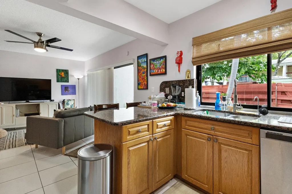 3015 Oaktree Lane Hollywood FL 33021