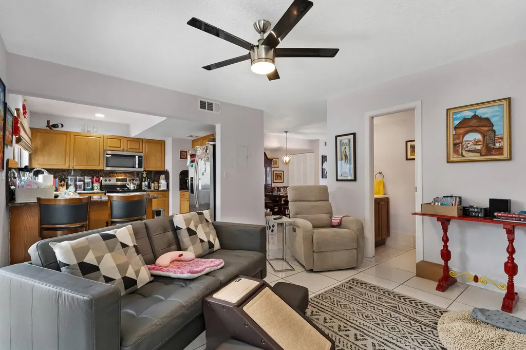 3015 Oaktree Lane Hollywood FL 33021